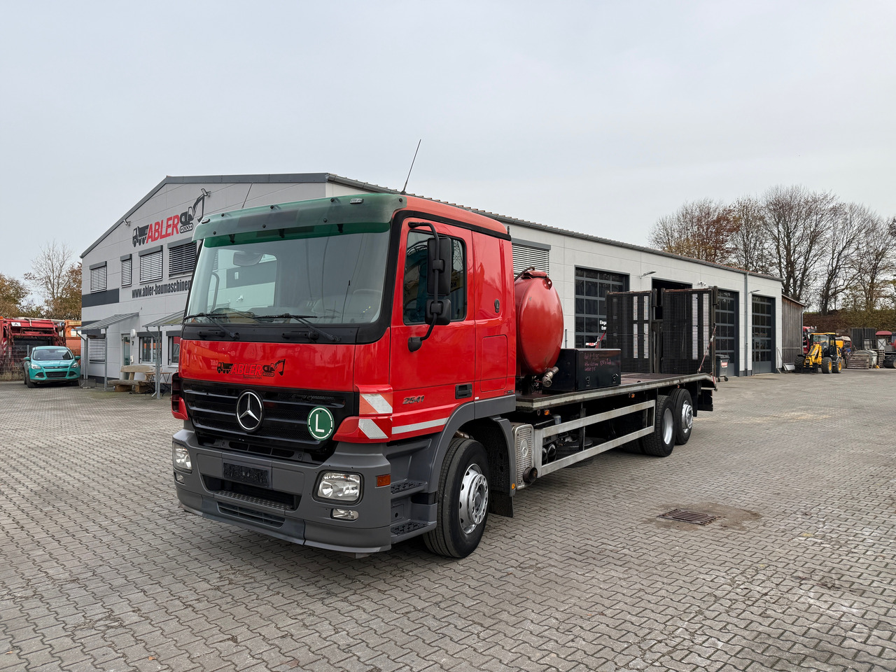 Mercedes-Benz 2541 Actros Baumaschinentransporter Klima Retarder - משאית הובלה אוטומטית: תמונה 2 Mercedes-Benz 2541 Actros Baumaschinentransporter Klima Retarder - משאית הובלה אוטומטית: תמונה 2