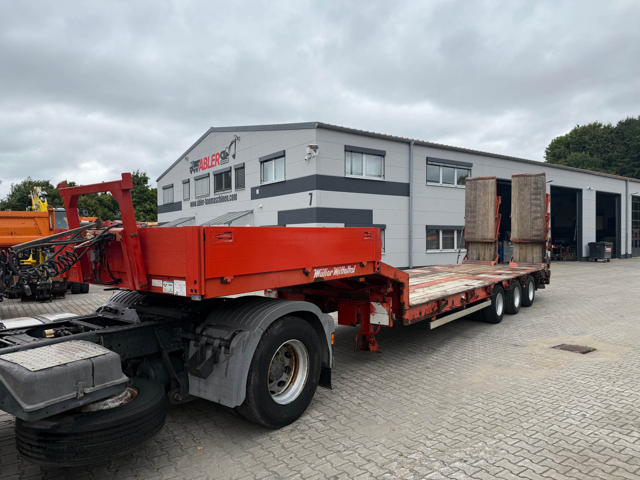 Müller Mitteltal TS3 Tieflader Auflieger mit hydr. Rampen - סמיטריילר עם מטען נמוך: תמונה 2 Müller Mitteltal TS3 Tieflader Auflieger mit hydr. Rampen - סמיטריילר עם מטען נמוך: תמונה 2
