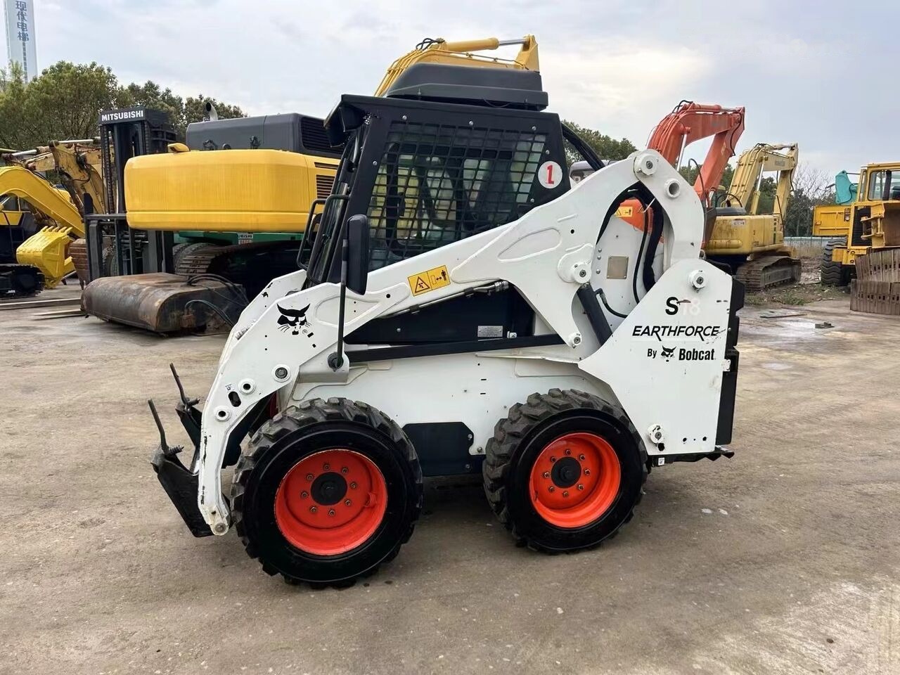 Bobcat S18 - מעמיס היגוי החלקה: תמונה 5 Bobcat S18 - מעמיס היגוי החלקה: תמונה 5