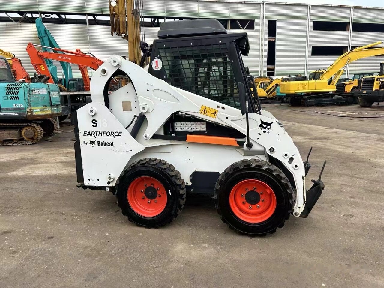 Bobcat S18 - מעמיס היגוי החלקה: תמונה 4 Bobcat S18 - מעמיס היגוי החלקה: תמונה 4