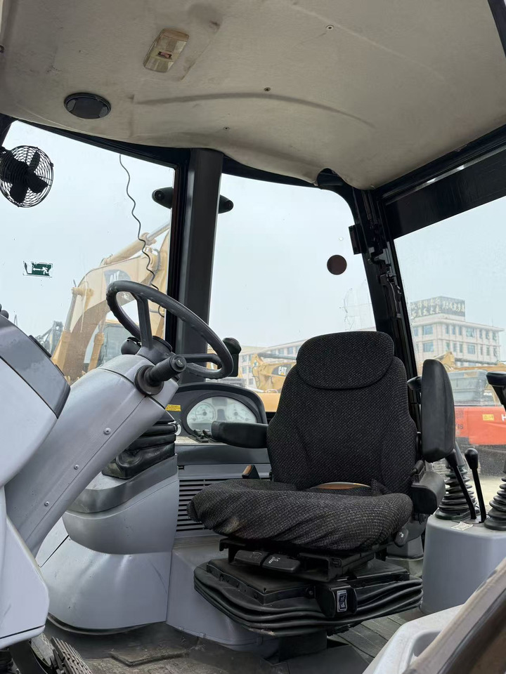 CAT 420F - מחפרון: תמונה 5 CAT 420F - מחפרון: תמונה 5