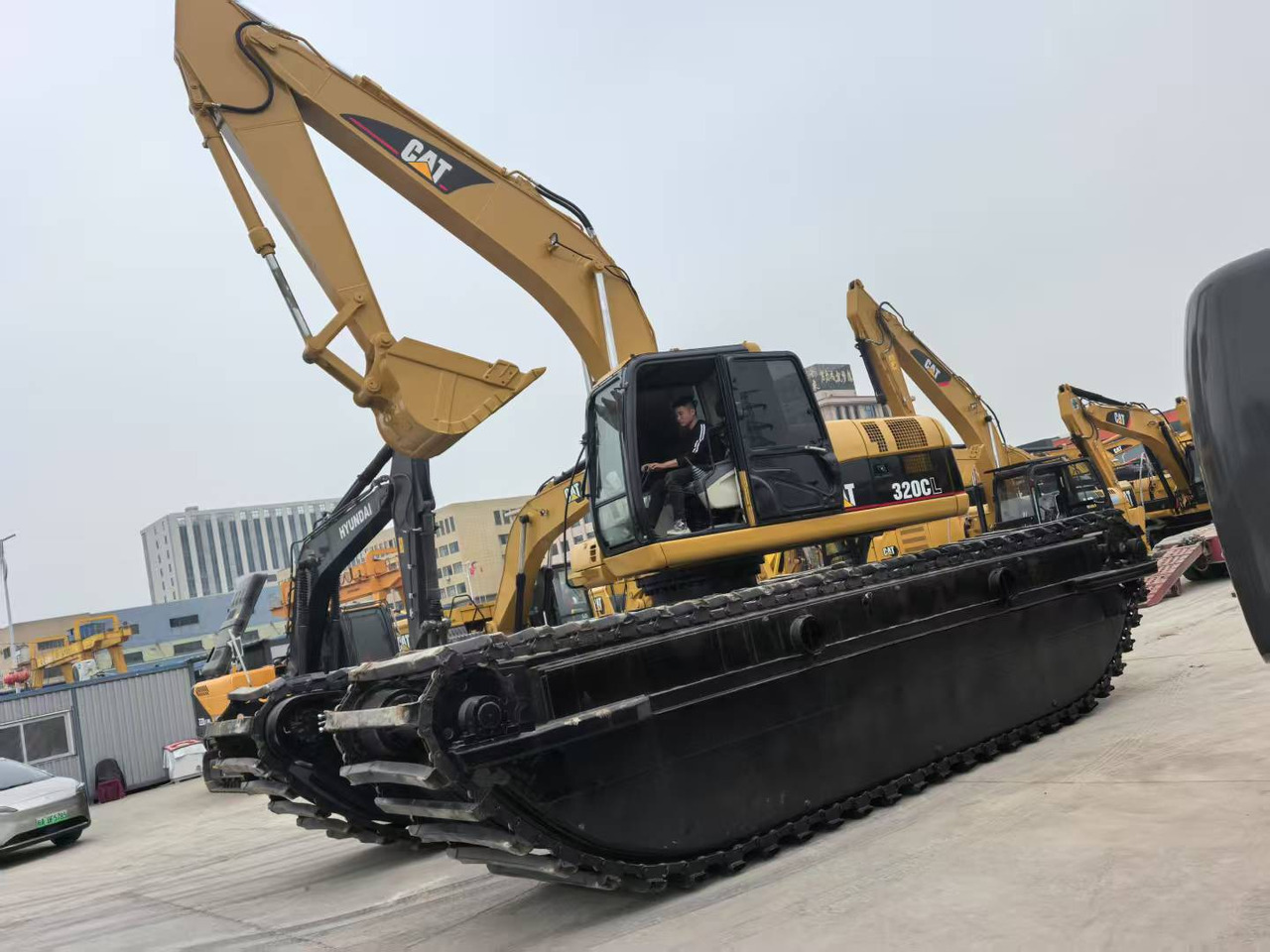 CATERPILLAR 320CL amphibious - מחפר אמפיבי: תמונה 1 CATERPILLAR 320CL amphibious - מחפר אמפיבי: תמונה 1