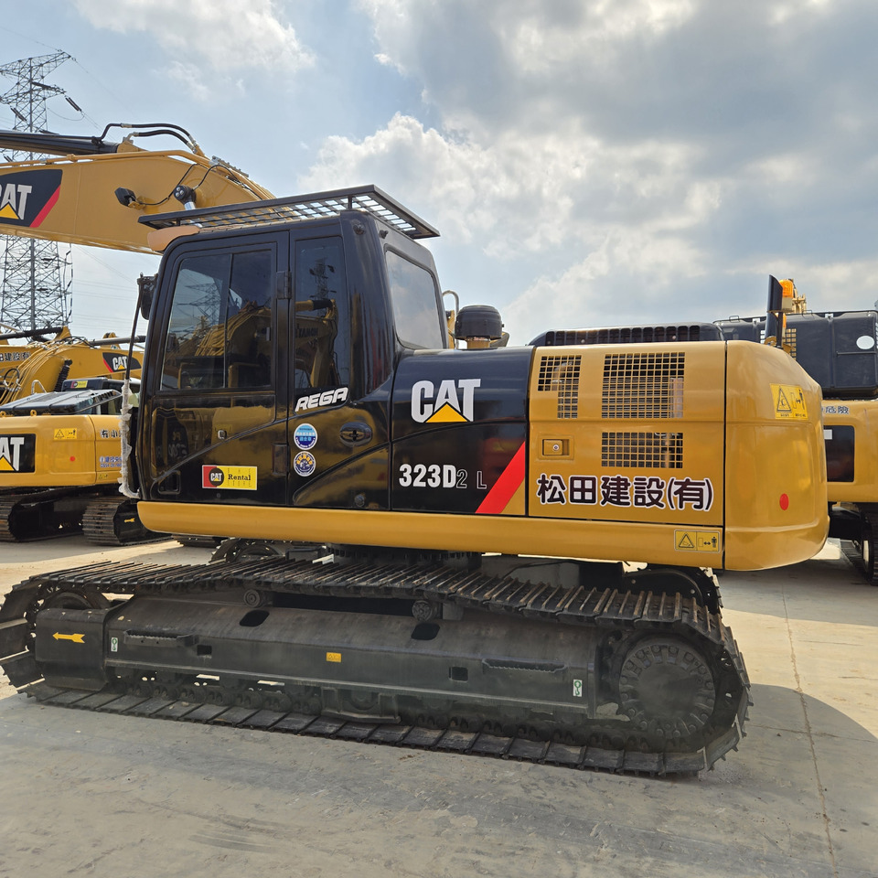 מחפר CATERPILLAR 323D2L: תמונה 6