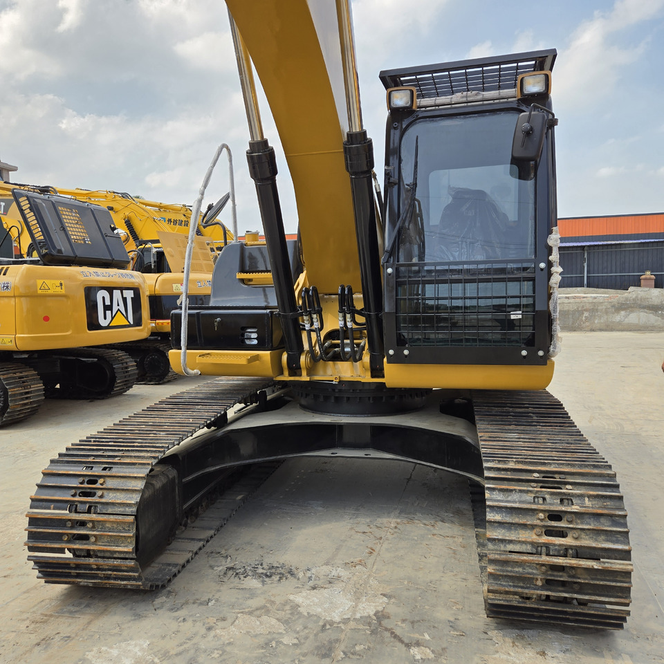 מחפר CATERPILLAR 323D2L: תמונה 9