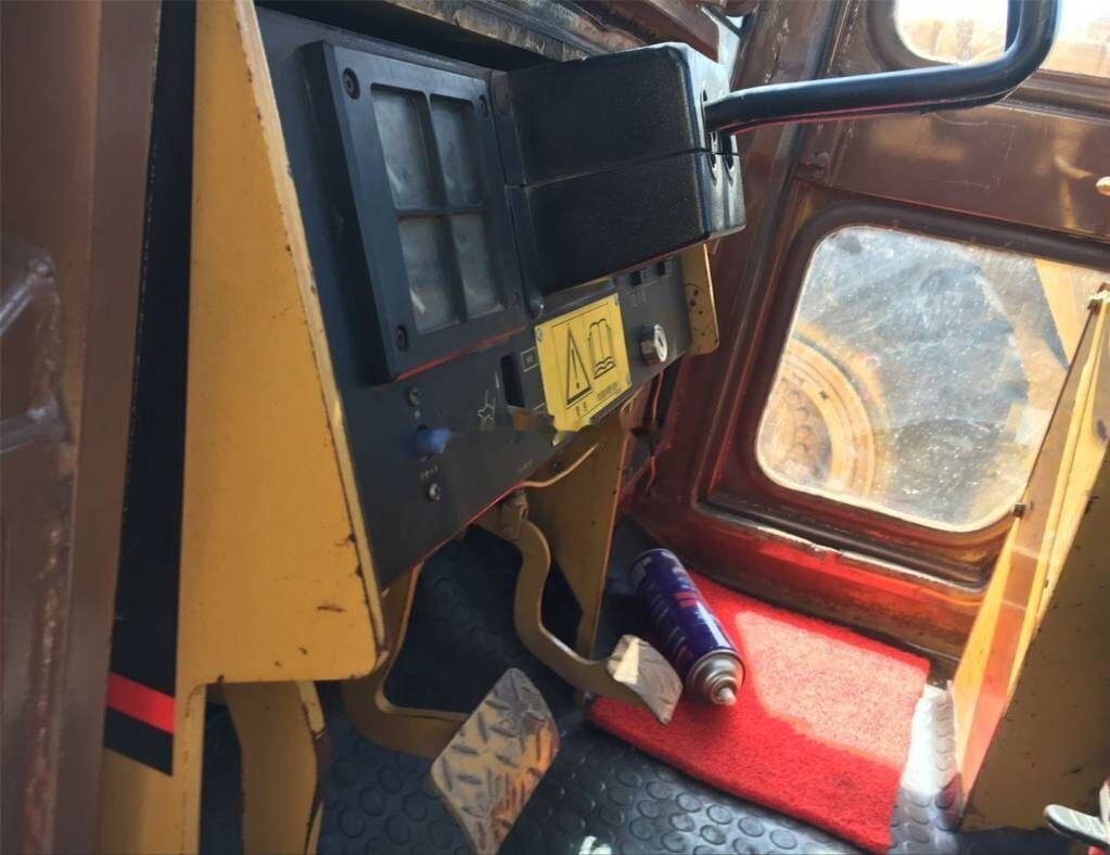 Caterpillar D4C - דחפור: תמונה 4 Caterpillar D4C - דחפור: תמונה 4