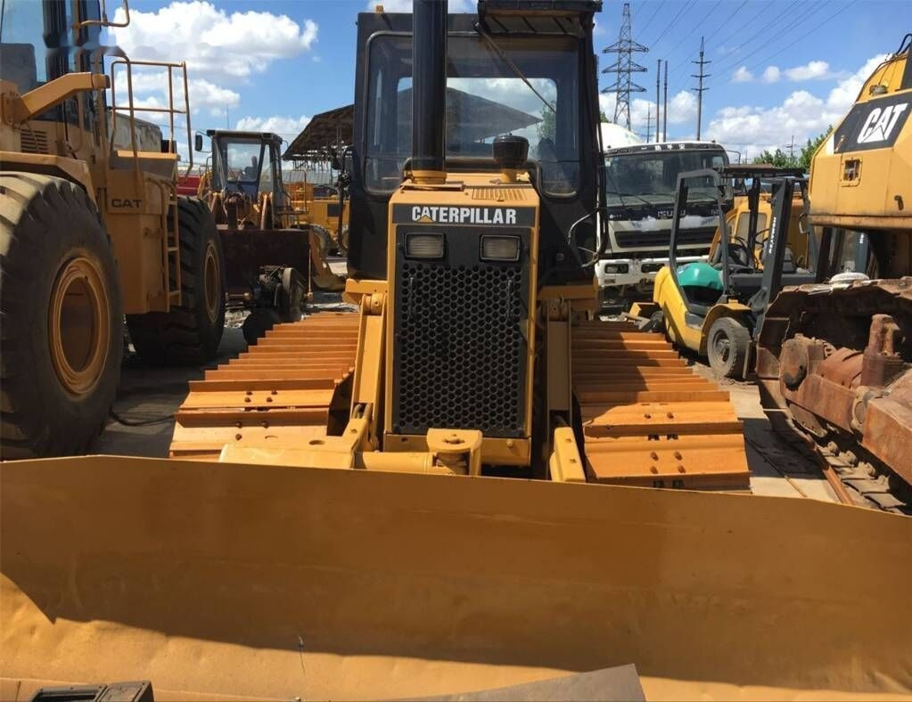 Caterpillar D4C - דחפור: תמונה 1 Caterpillar D4C - דחפור: תמונה 1