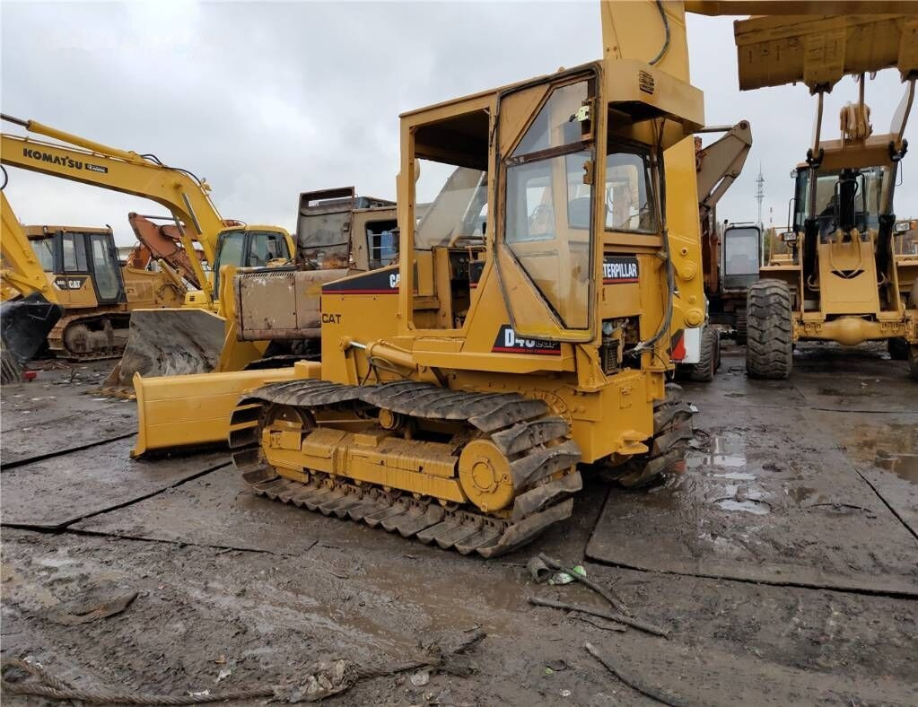 Caterpillar D4C - דחפור: תמונה 4 Caterpillar D4C - דחפור: תמונה 4