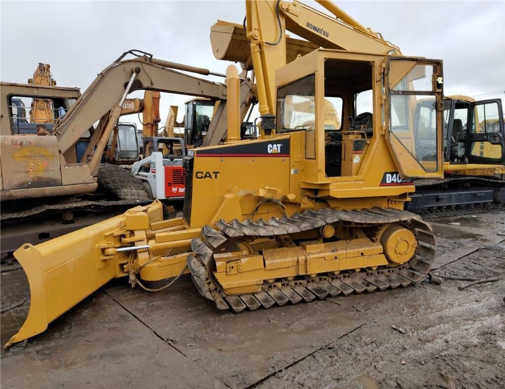 Caterpillar D4C - דחפור: תמונה 3 Caterpillar D4C - דחפור: תמונה 3