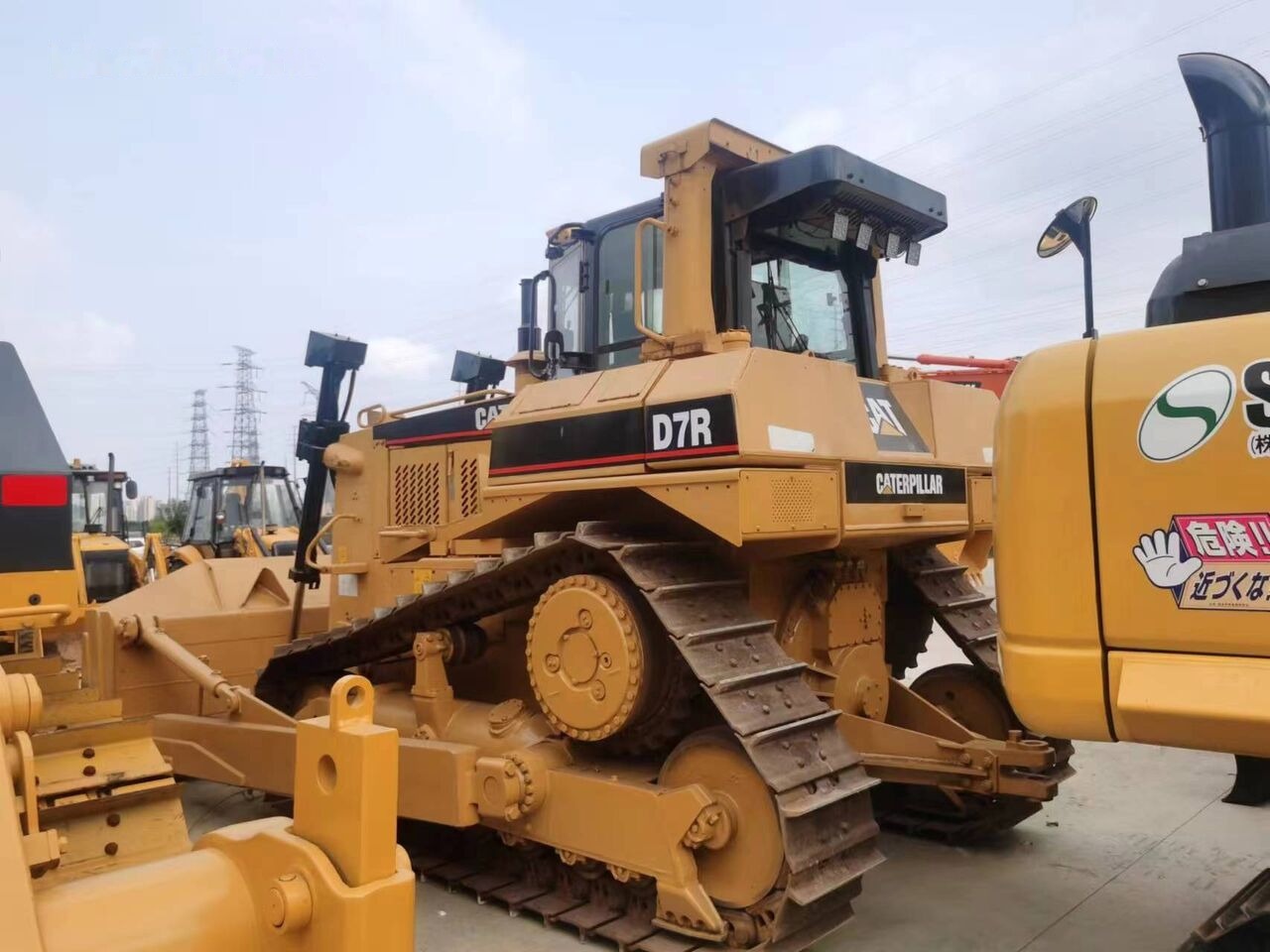 Caterpillar D7R - דחפור: תמונה 1 Caterpillar D7R - דחפור: תמונה 1