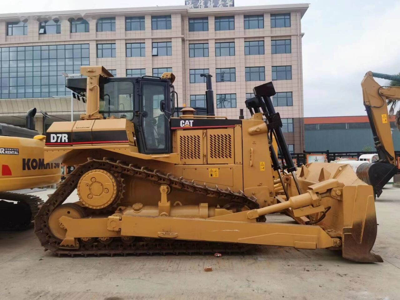 Caterpillar D7R - דחפור: תמונה 3 Caterpillar D7R - דחפור: תמונה 3