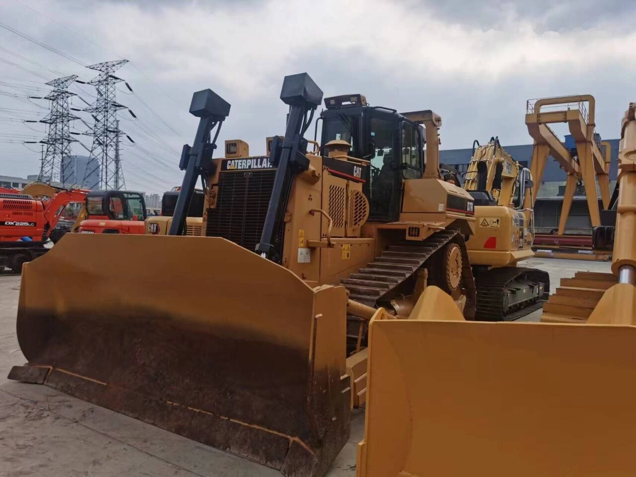 Caterpillar D7R - דחפור: תמונה 2 Caterpillar D7R - דחפור: תמונה 2