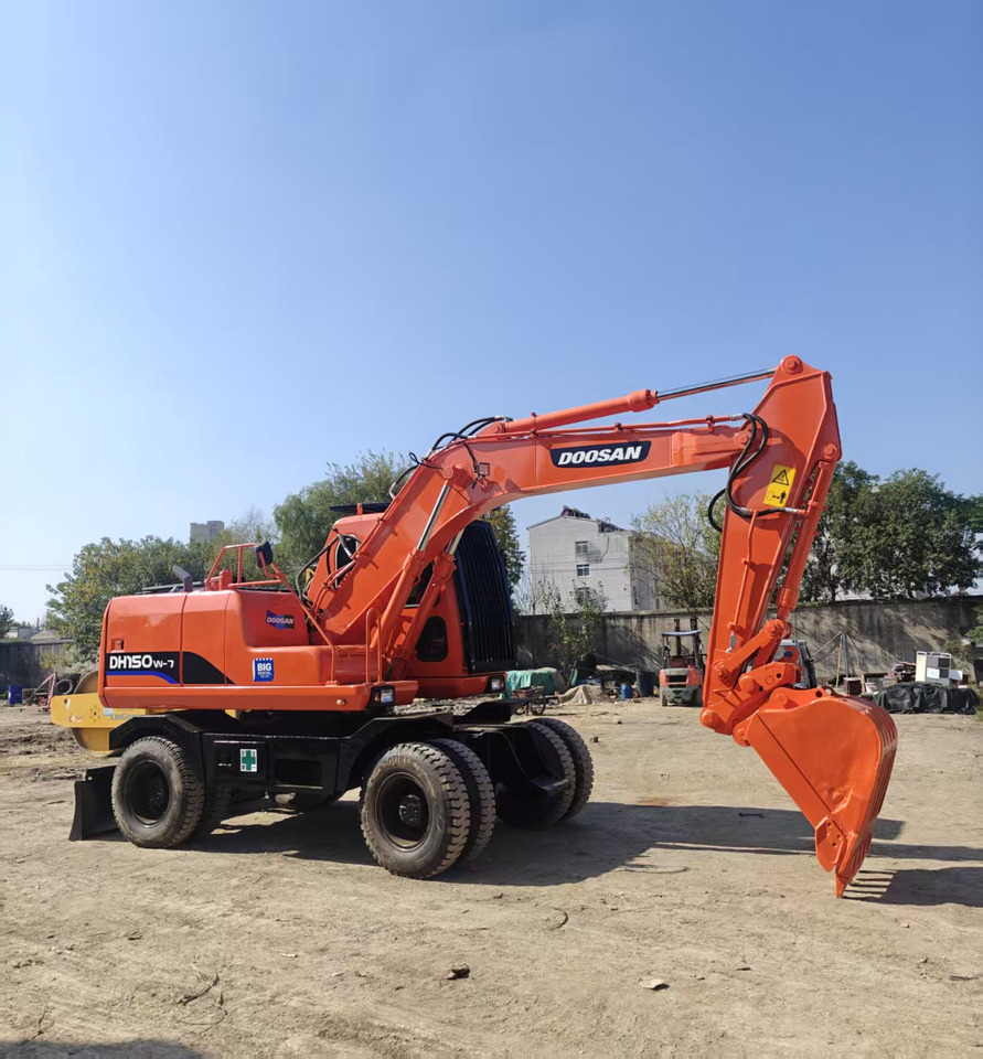 Doosan DH150W - מחפר גלגלים: תמונה 1 Doosan DH150W - מחפר גלגלים: תמונה 1