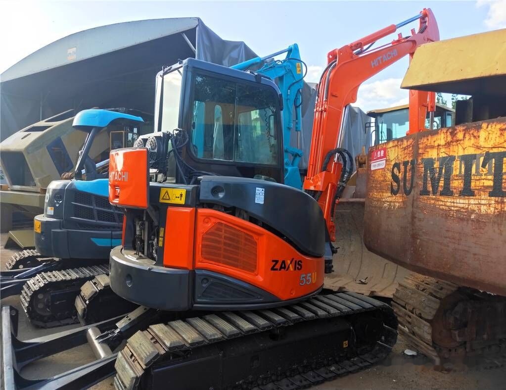 Hitachi ZX55UR - מיני מחפר: תמונה 1 Hitachi ZX55UR - מיני מחפר: תמונה 1