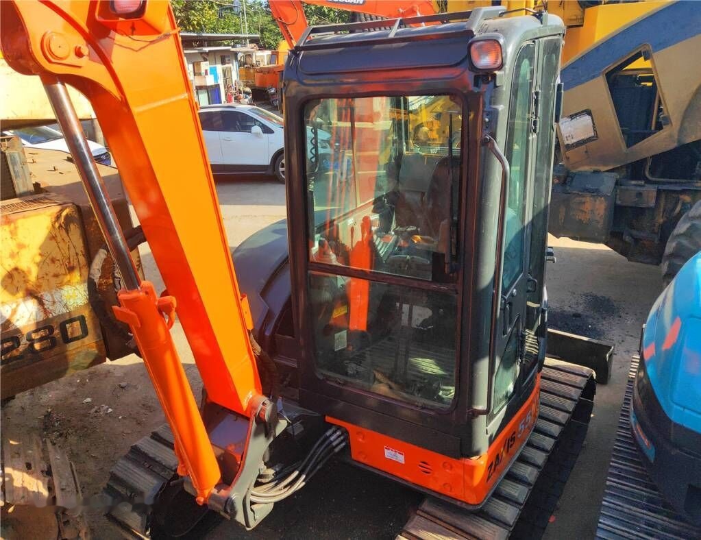 Hitachi ZX55UR - מיני מחפר: תמונה 3 Hitachi ZX55UR - מיני מחפר: תמונה 3