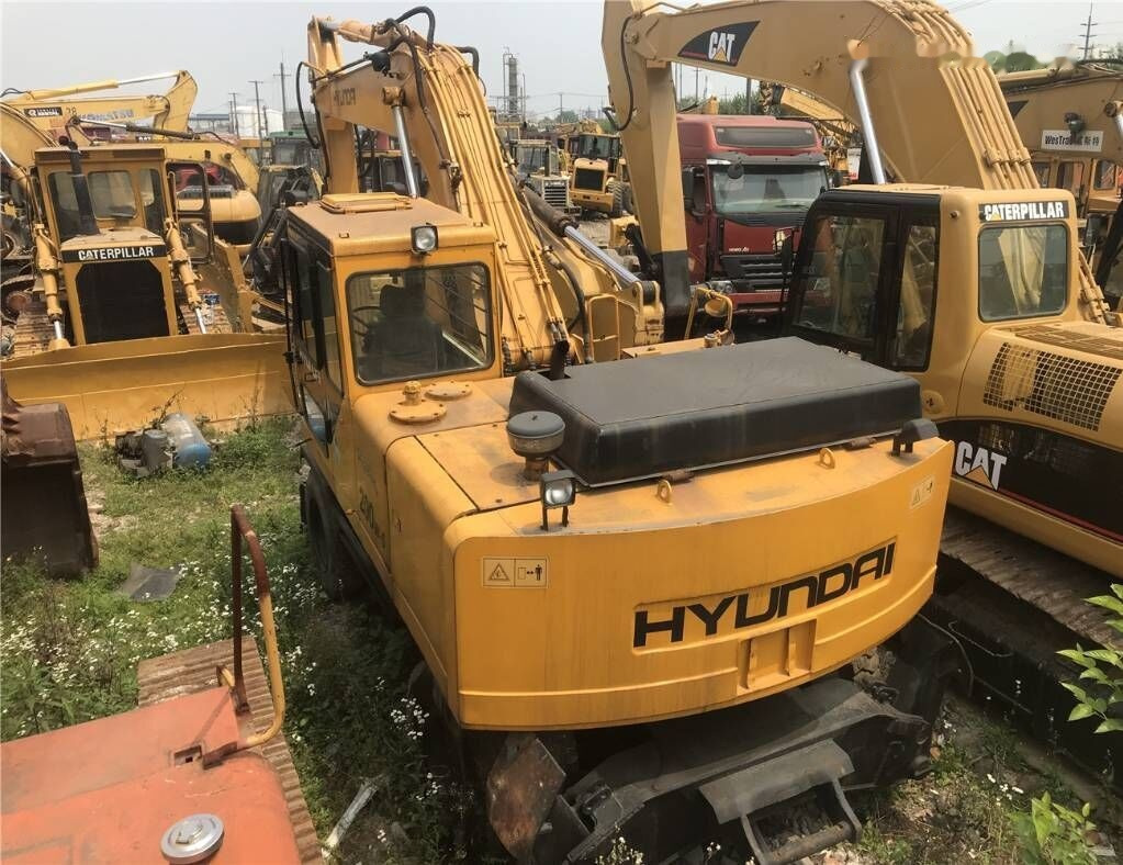 Hyundai 200-5 - מחפר גלגלים: תמונה 2 Hyundai 200-5 - מחפר גלגלים: תמונה 2