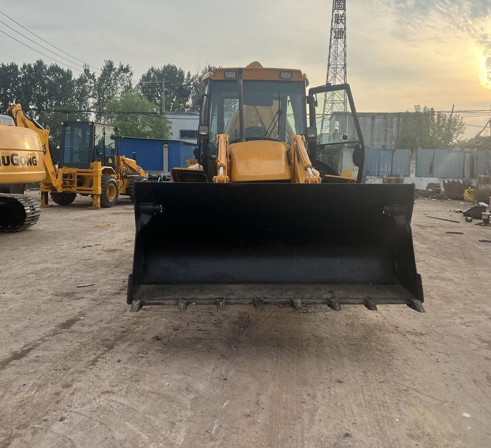 JCB 4CX - מחפרון: תמונה 3 JCB 4CX - מחפרון: תמונה 3