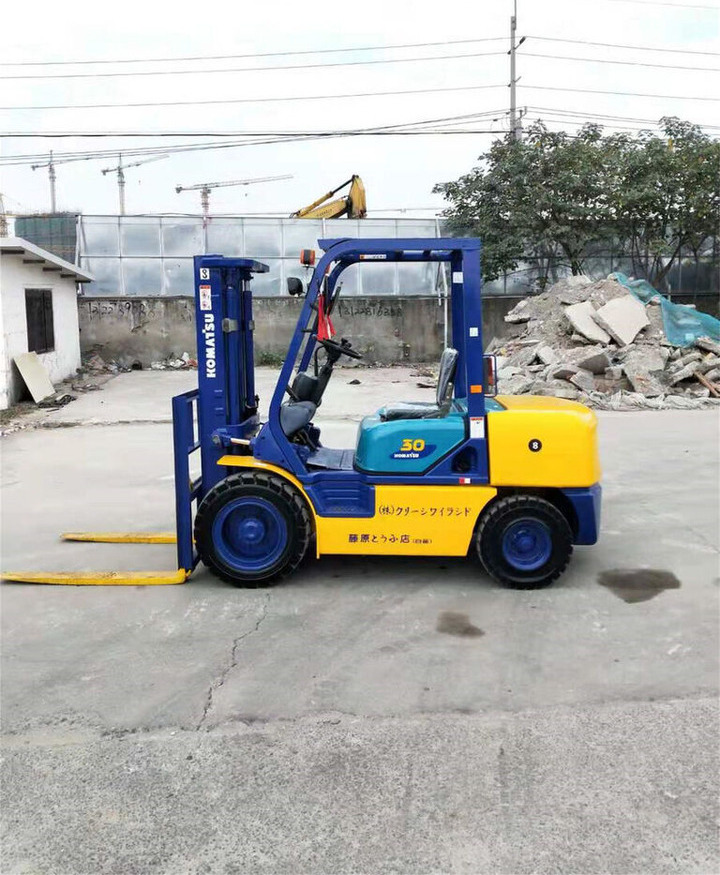 Komatsu FD30 - מלגזת סולר: תמונה 1 Komatsu FD30 - מלגזת סולר: תמונה 1