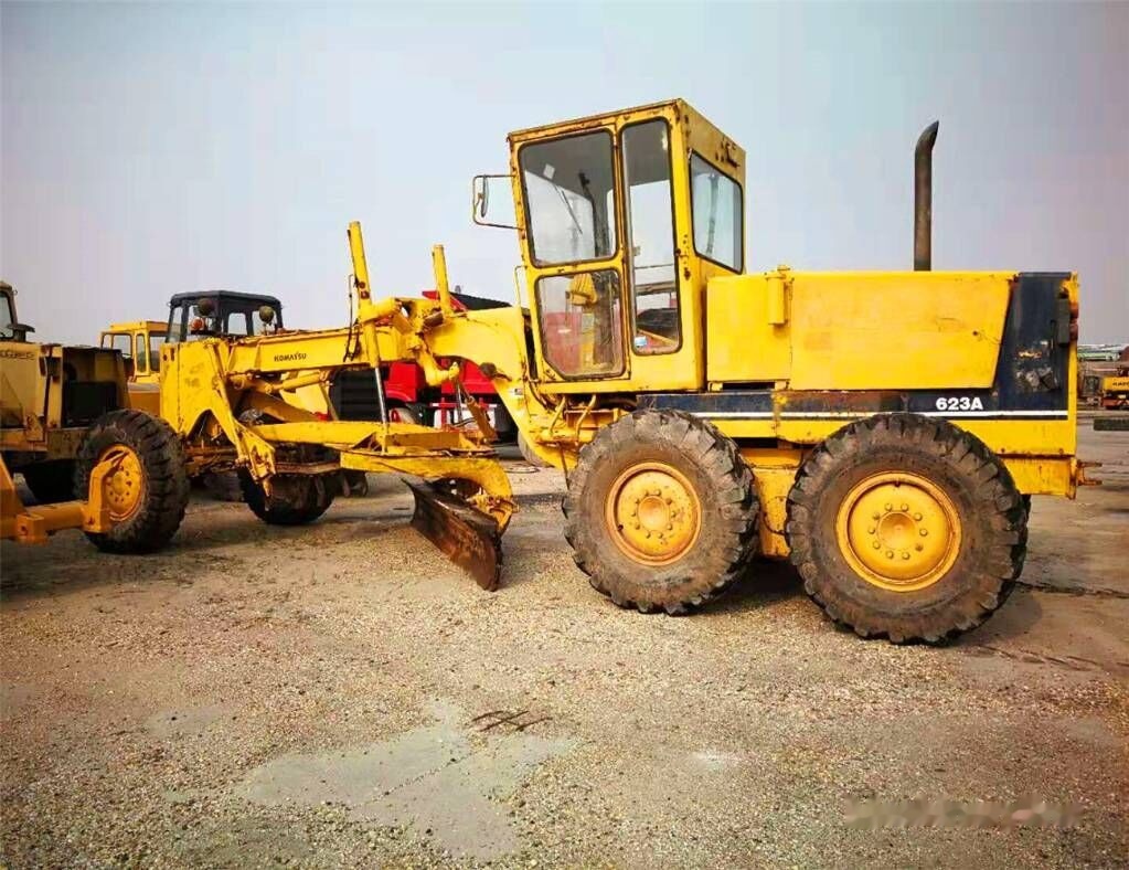 Komatsu GD623A - מפלסת: תמונה 5 Komatsu GD623A - מפלסת: תמונה 5
