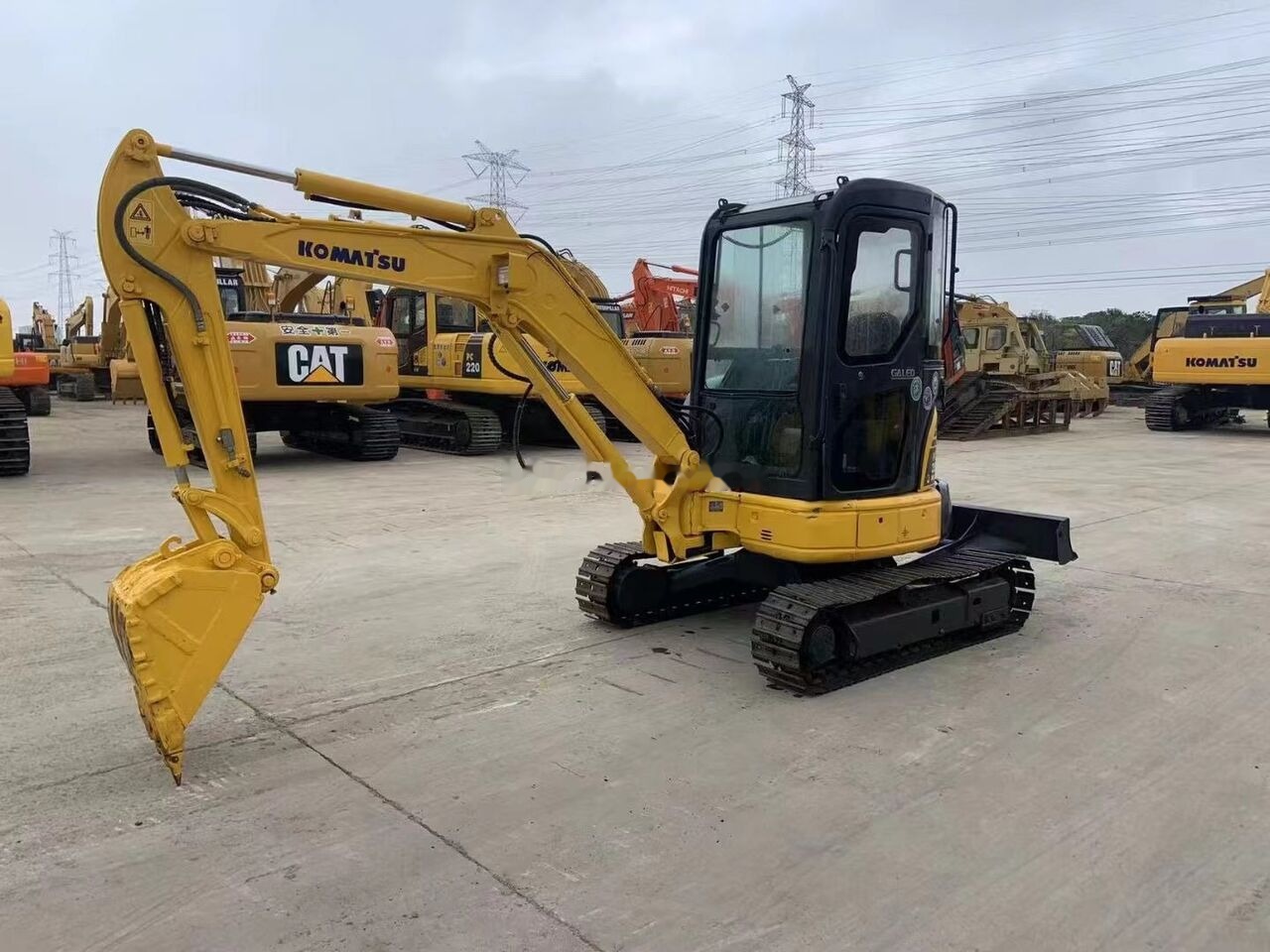 Komatsu Quasi-New PC35MR - מיני מחפר: תמונה 2 Komatsu Quasi-New PC35MR - מיני מחפר: תמונה 2