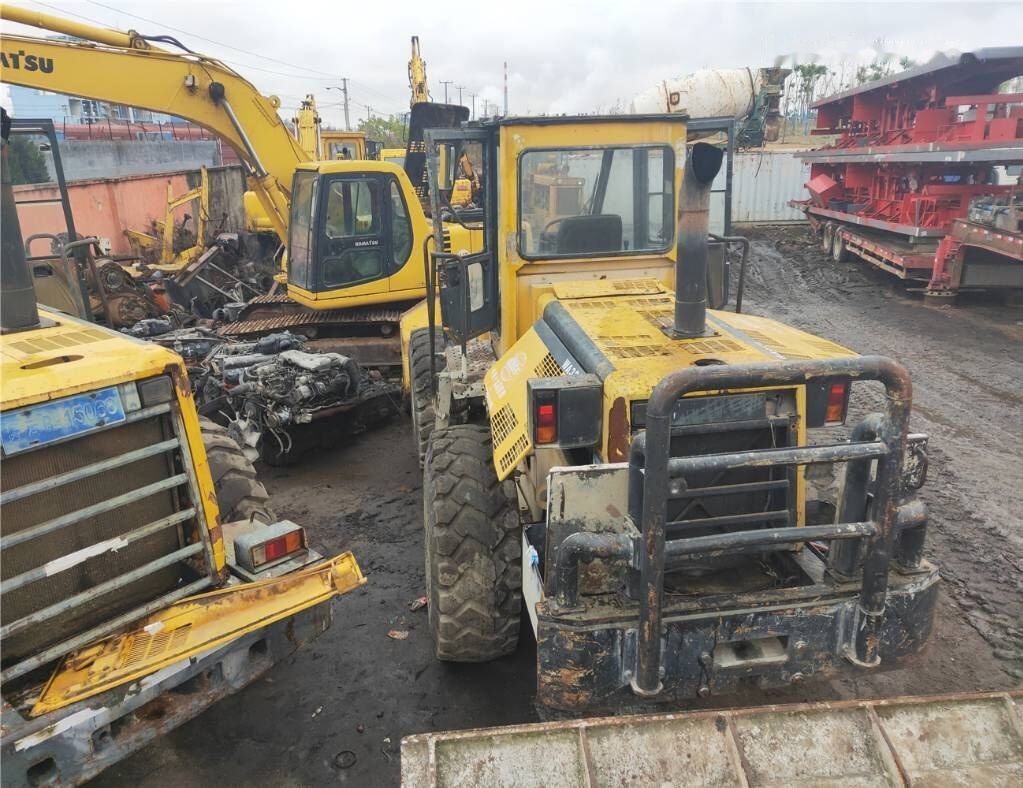 Komatsu WA320 - מעמיס גלגלים: תמונה 1 Komatsu WA320 - מעמיס גלגלים: תמונה 1