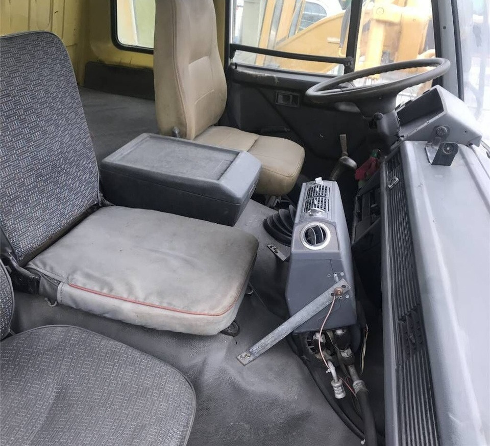 Mitsubishi FV415J - משאית מערבלת בטון: תמונה 5 Mitsubishi FV415J - משאית מערבלת בטון: תמונה 5