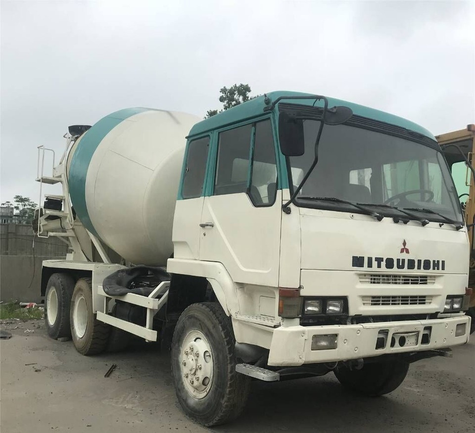 Mitsubishi FV415J - משאית מערבלת בטון: תמונה 2 Mitsubishi FV415J - משאית מערבלת בטון: תמונה 2