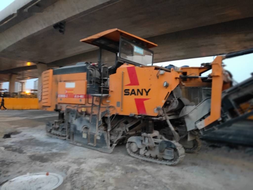 Sany SCM600-3 - מרצף אספלט: תמונה 2 Sany SCM600-3 - מרצף אספלט: תמונה 2