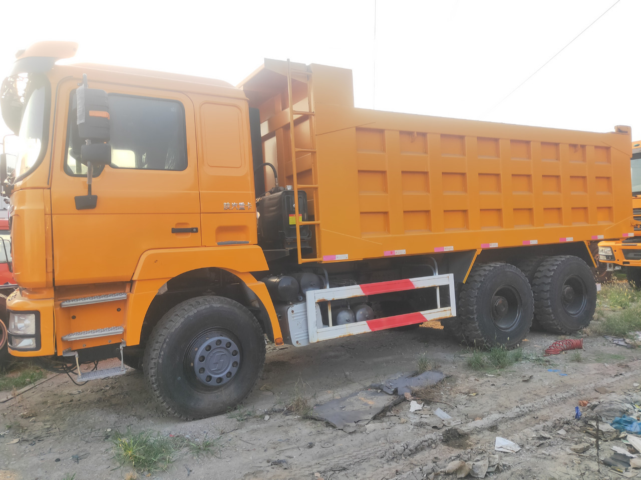 Shacman F3000 6*4 Dump truck - מזהיר: תמונה 3 Shacman F3000 6*4 Dump truck - מזהיר: תמונה 3