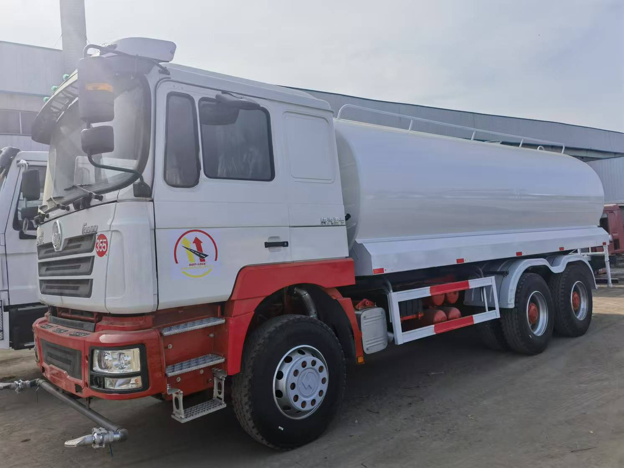 Shacman F3000 6*4 Sprinkler truck(Right rudder) - כלי רכב עירוני/ מיוחד: תמונה 1 Shacman F3000 6*4 Sprinkler truck(Right rudder) - כלי רכב עירוני/ מיוחד: תמונה 1