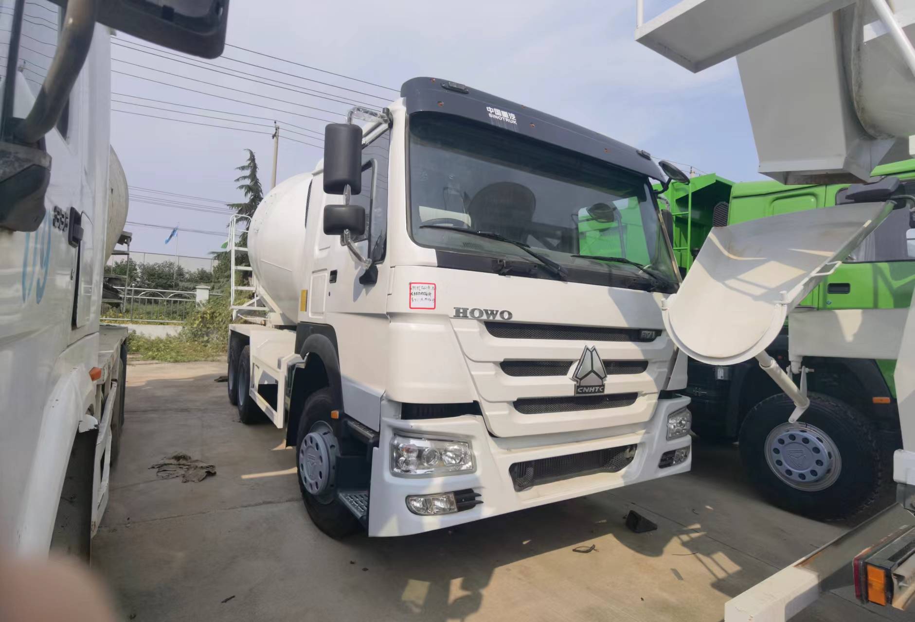 Sinotruk HOWO 371 6*4 Concrete mixer truck - משאית מערבלת בטון: תמונה 1 Sinotruk HOWO 371 6*4 Concrete mixer truck - משאית מערבלת בטון: תמונה 1