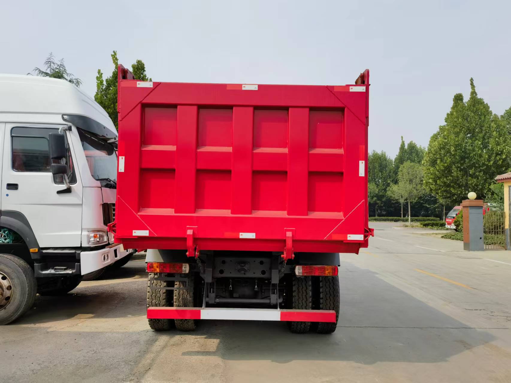 מזהיר Sinotruk HOWO 371 6*4 Dump truck: תמונה 7