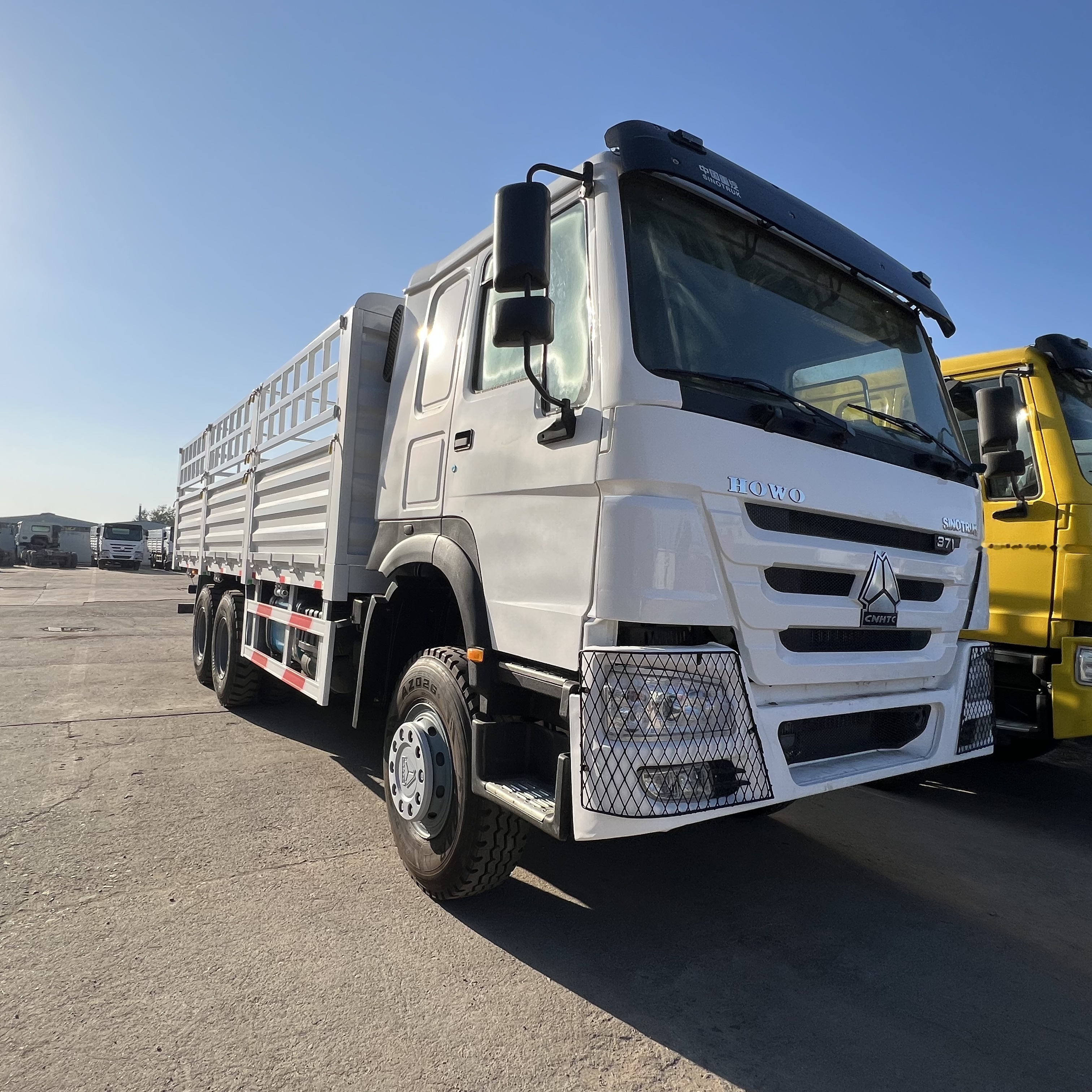 Sinotruk HOWO 371 6*4 Fence truck - משאית צד נופל/ שטוחה: תמונה 3 Sinotruk HOWO 371 6*4 Fence truck - משאית צד נופל/ שטוחה: תמונה 3