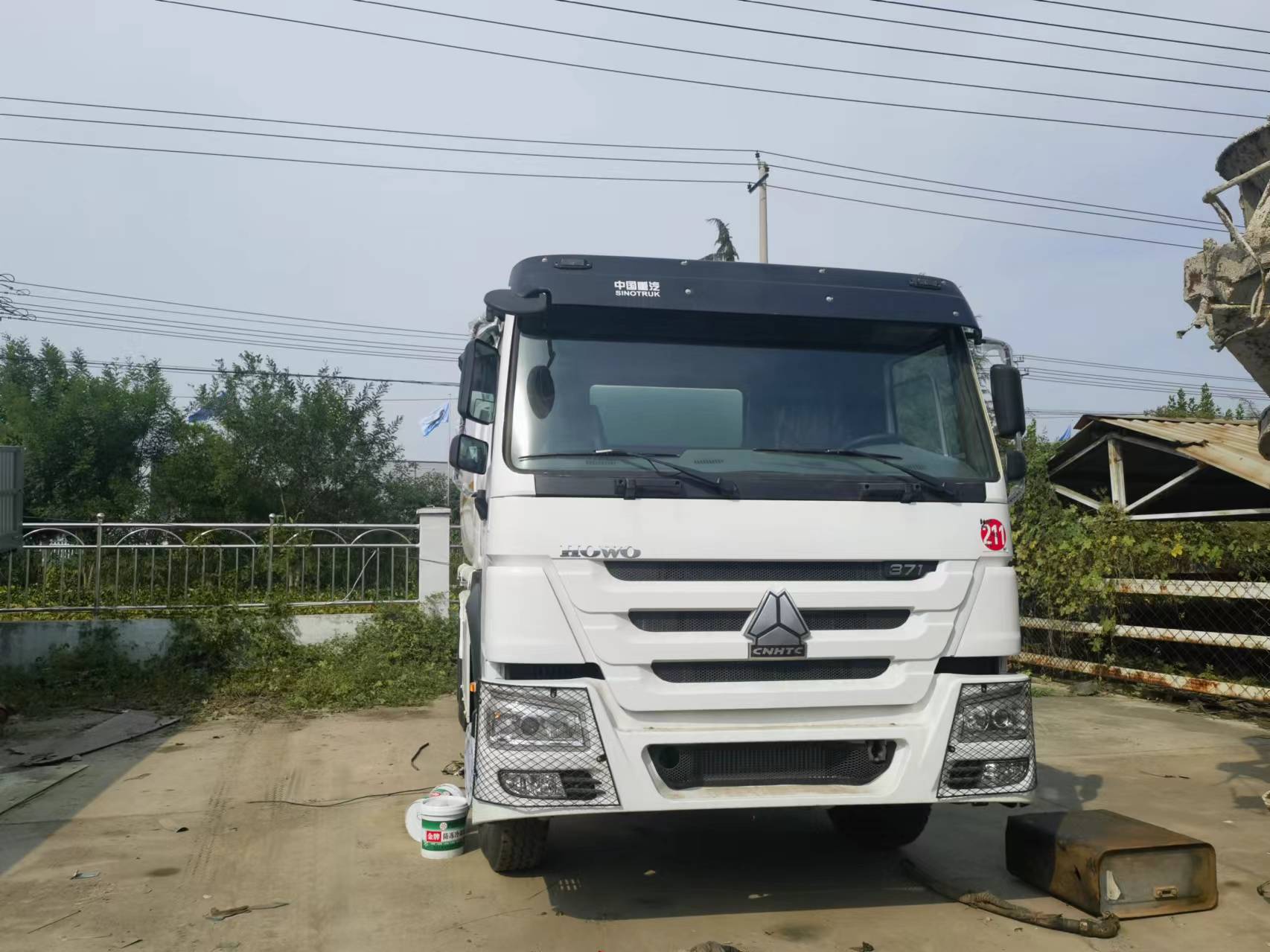 Sinotruk HOWO 371 6*4 Tank truck - משאית מכל: תמונה 4 Sinotruk HOWO 371 6*4 Tank truck - משאית מכל: תמונה 4