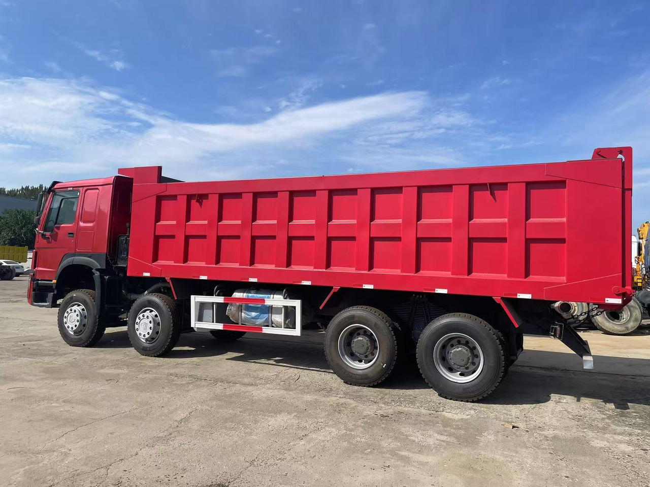 Sinotruk HOWO 371 8*4 Dump truck - מזהיר: תמונה 3 Sinotruk HOWO 371 8*4 Dump truck - מזהיר: תמונה 3