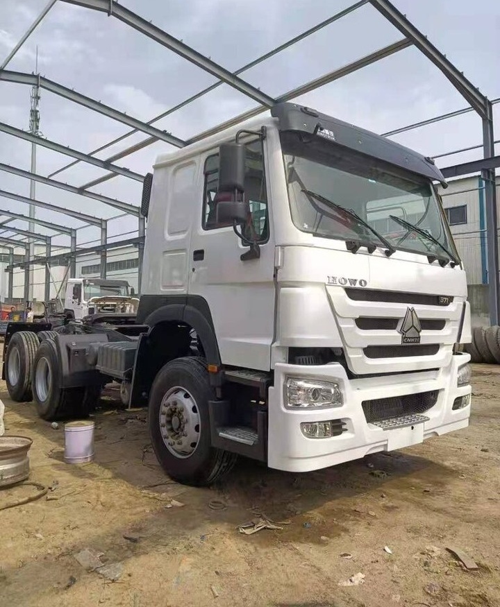 Sinotruk HOWO 371 Tractor - יחידת טרקטור: תמונה 1 Sinotruk HOWO 371 Tractor - יחידת טרקטור: תמונה 1