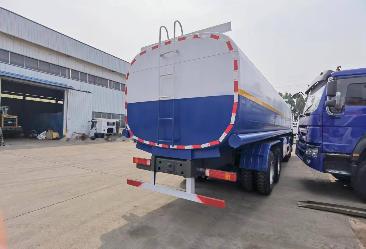Sinotruk HOWO 375 8*4 Tank truck - משאית מכל: תמונה 5 Sinotruk HOWO 375 8*4 Tank truck - משאית מכל: תמונה 5
