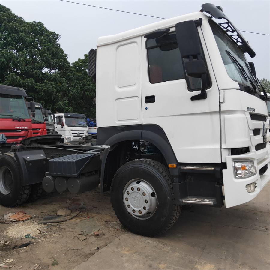 Sinotruk HOWO 420 tractor - מיני מסיר פסולת: תמונה 4 Sinotruk HOWO 420 tractor - מיני מסיר פסולת: תמונה 4