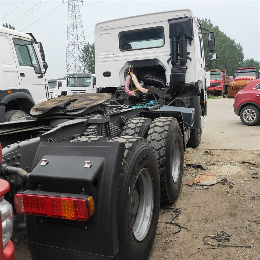 Sinotruk HOWO 420 tractor - מיני מסיר פסולת: תמונה 2 Sinotruk HOWO 420 tractor - מיני מסיר פסולת: תמונה 2