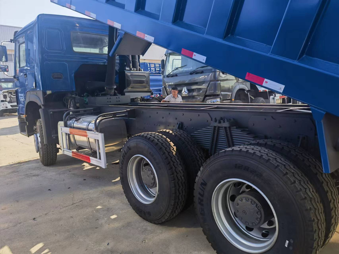 מזהיר Sinotruk HOWO 6*4 Dump truck: תמונה 8