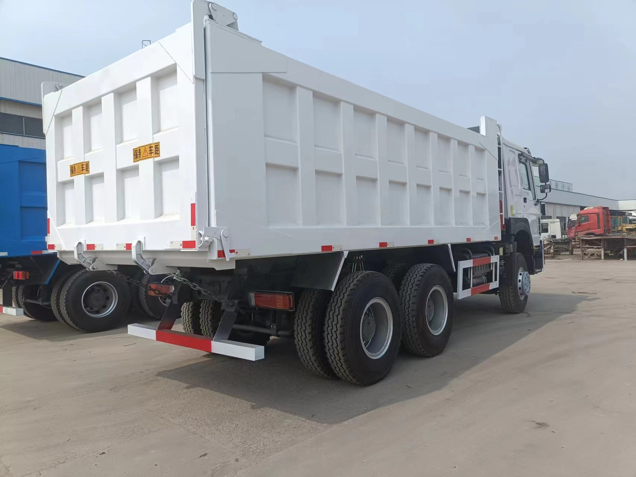 Sinotruk HOWO 6*4 Dump truck - מזהיר: תמונה 4 Sinotruk HOWO 6*4 Dump truck - מזהיר: תמונה 4