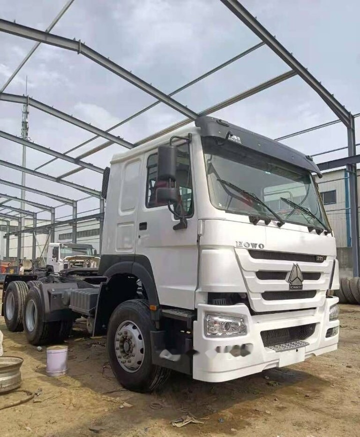 Sinotruk HOWO 6*4 Tractor - מוביל מכולות/ משאית החלפת גוף: תמונה 3 Sinotruk HOWO 6*4 Tractor - מוביל מכולות/ משאית החלפת גוף: תמונה 3