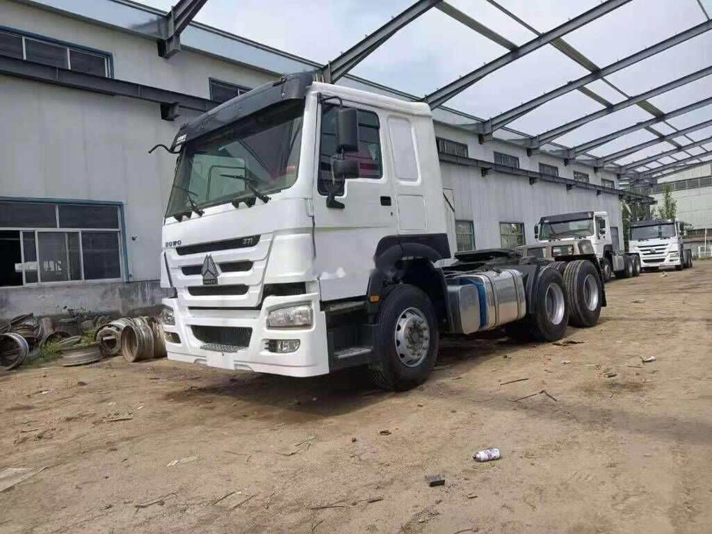 Sinotruk HOWO 6*4 Tractor - מוביל מכולות/ משאית החלפת גוף: תמונה 1 Sinotruk HOWO 6*4 Tractor - מוביל מכולות/ משאית החלפת גוף: תמונה 1