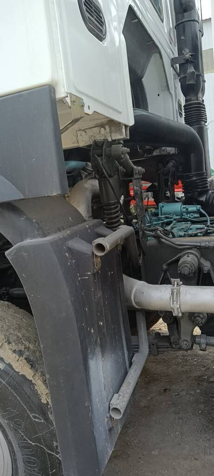 Sinotruk HOWO 6*4 sprinkler - משאית ואקום: תמונה 3 Sinotruk HOWO 6*4 sprinkler - משאית ואקום: תמונה 3