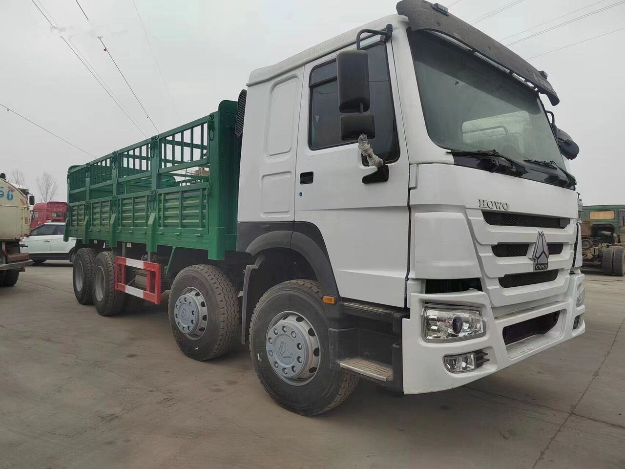 Sinotruk HOWO 8*4 Fence Truck - משאית צד נופל/ שטוחה: תמונה 3 Sinotruk HOWO 8*4 Fence Truck - משאית צד נופל/ שטוחה: תמונה 3