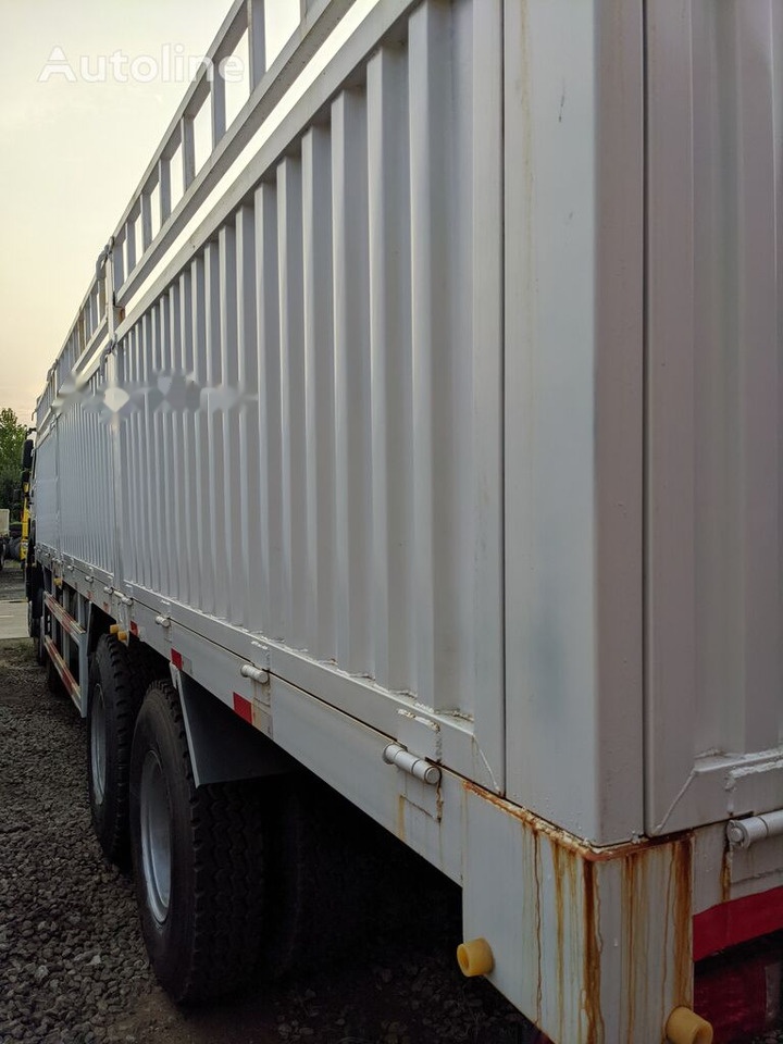 Sinotruk HOWO 8*4 Fence Truck - משאית צד נופל/ שטוחה: תמונה 5 Sinotruk HOWO 8*4 Fence Truck - משאית צד נופל/ שטוחה: תמונה 5