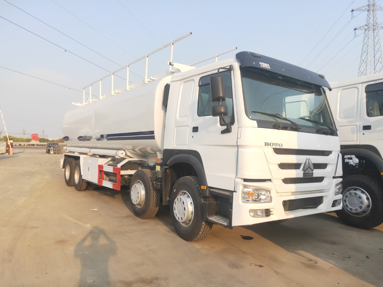משאית מכל Sinotruk HOWO 8*4 Tank truck: תמונה 13