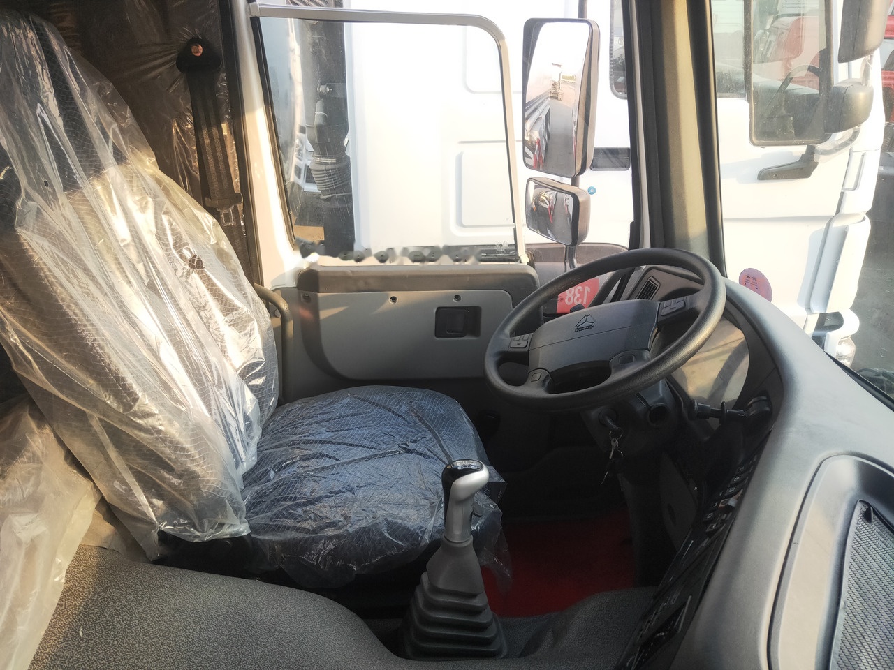 משאית מכל Sinotruk HOWO 8*4 Tank truck: תמונה 14