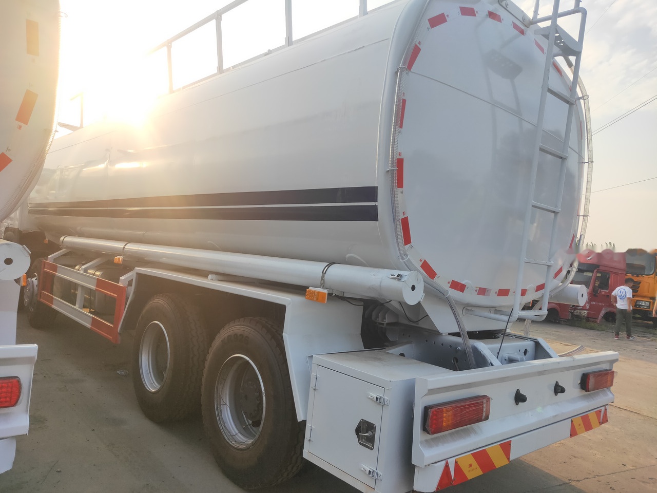 משאית מכל Sinotruk HOWO 8*4 Tank truck: תמונה 11