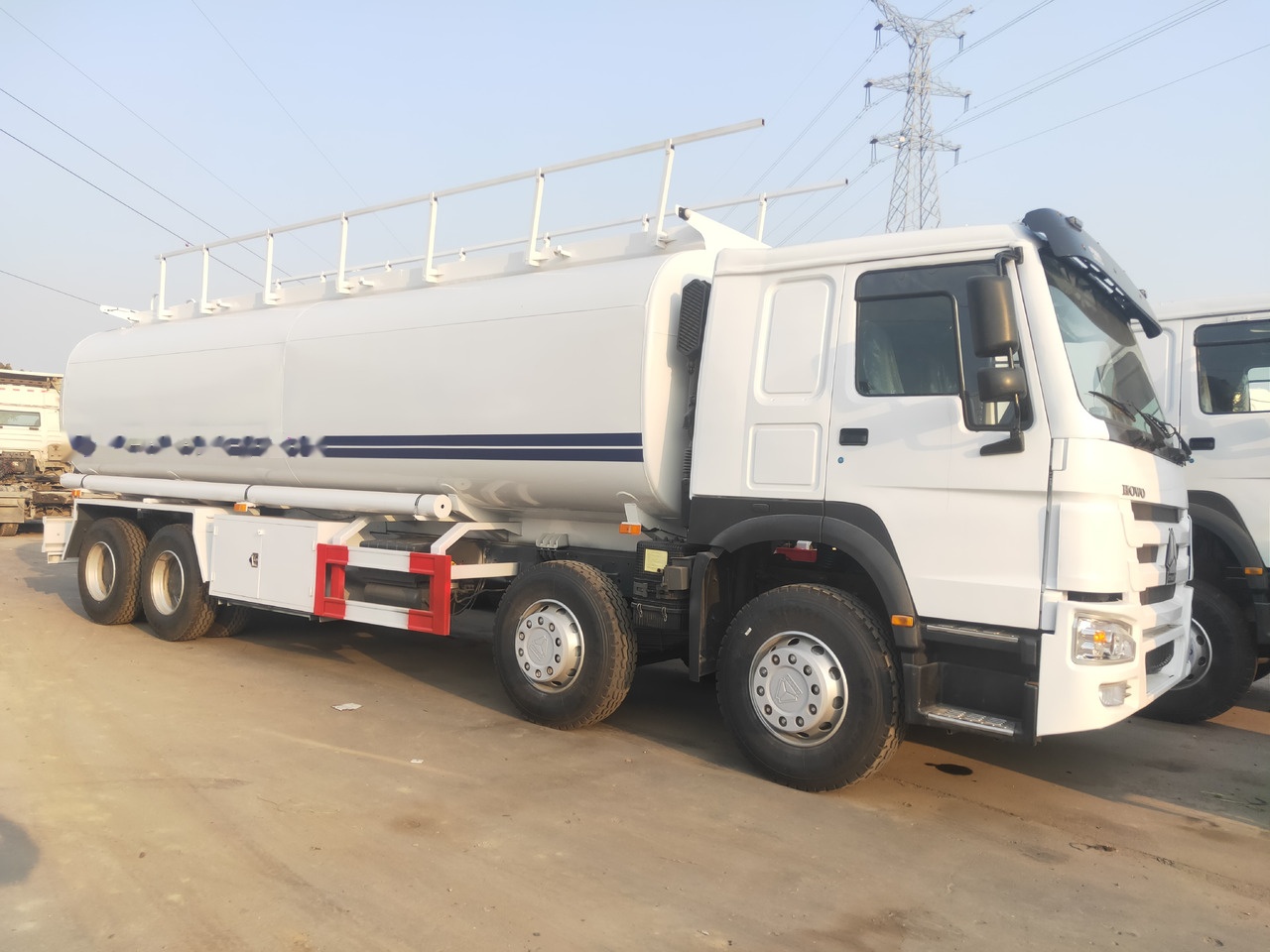 משאית מכל Sinotruk HOWO 8*4 Tank truck: תמונה 9