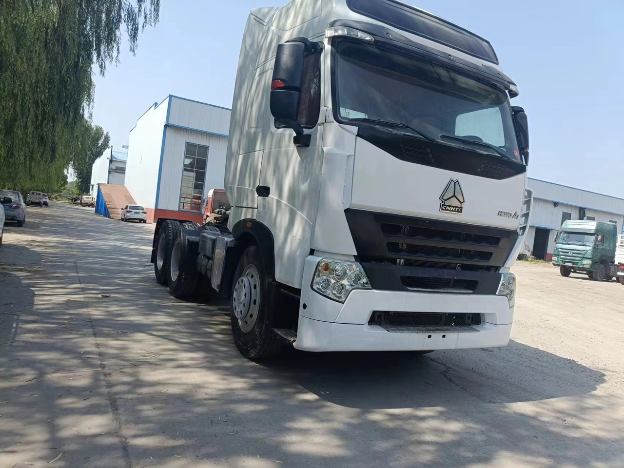Sinotruk HOWO A7 tractor - מיני מסיר פסולת: תמונה 4 Sinotruk HOWO A7 tractor - מיני מסיר פסולת: תמונה 4